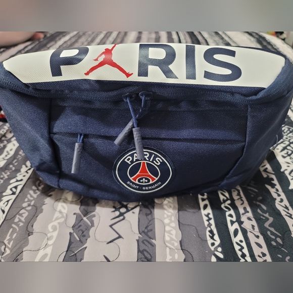 NWT Unisex Jordan Paris Saint-germain Crossbody Bag-Collector's Item - Picture 2 of 7